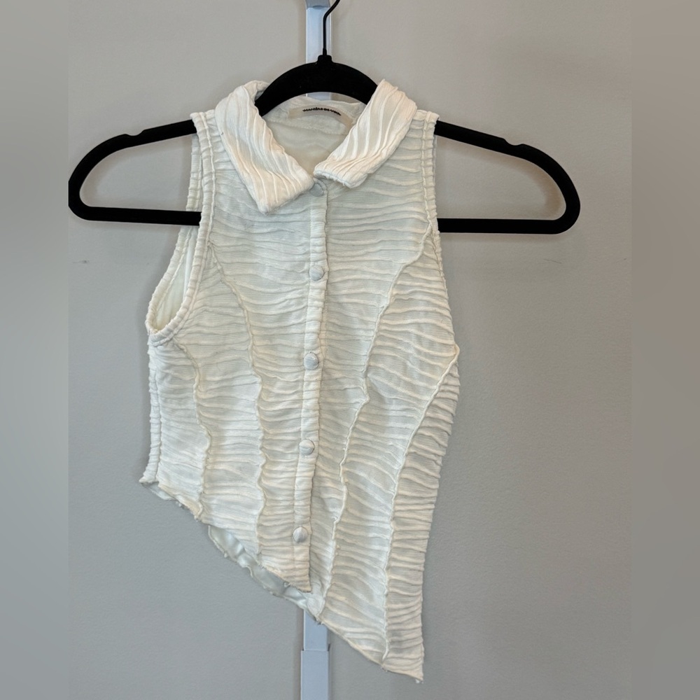 Maniere De Voir Textured Asymmetrical White Blouse Sleeveless Button Top 4
